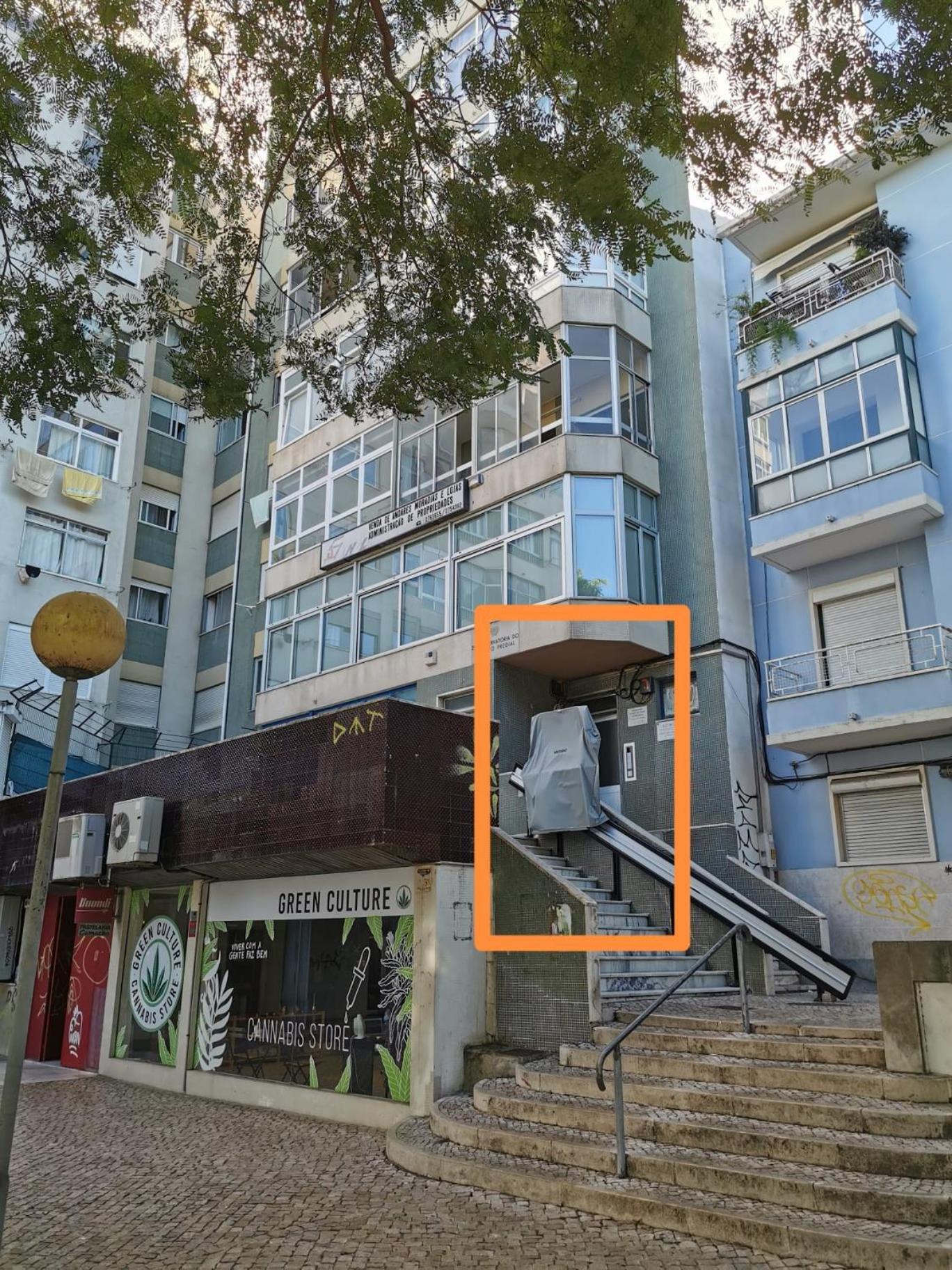 Cozy Apartment In Central Almada W Swing Chairs Dış mekan fotoğraf