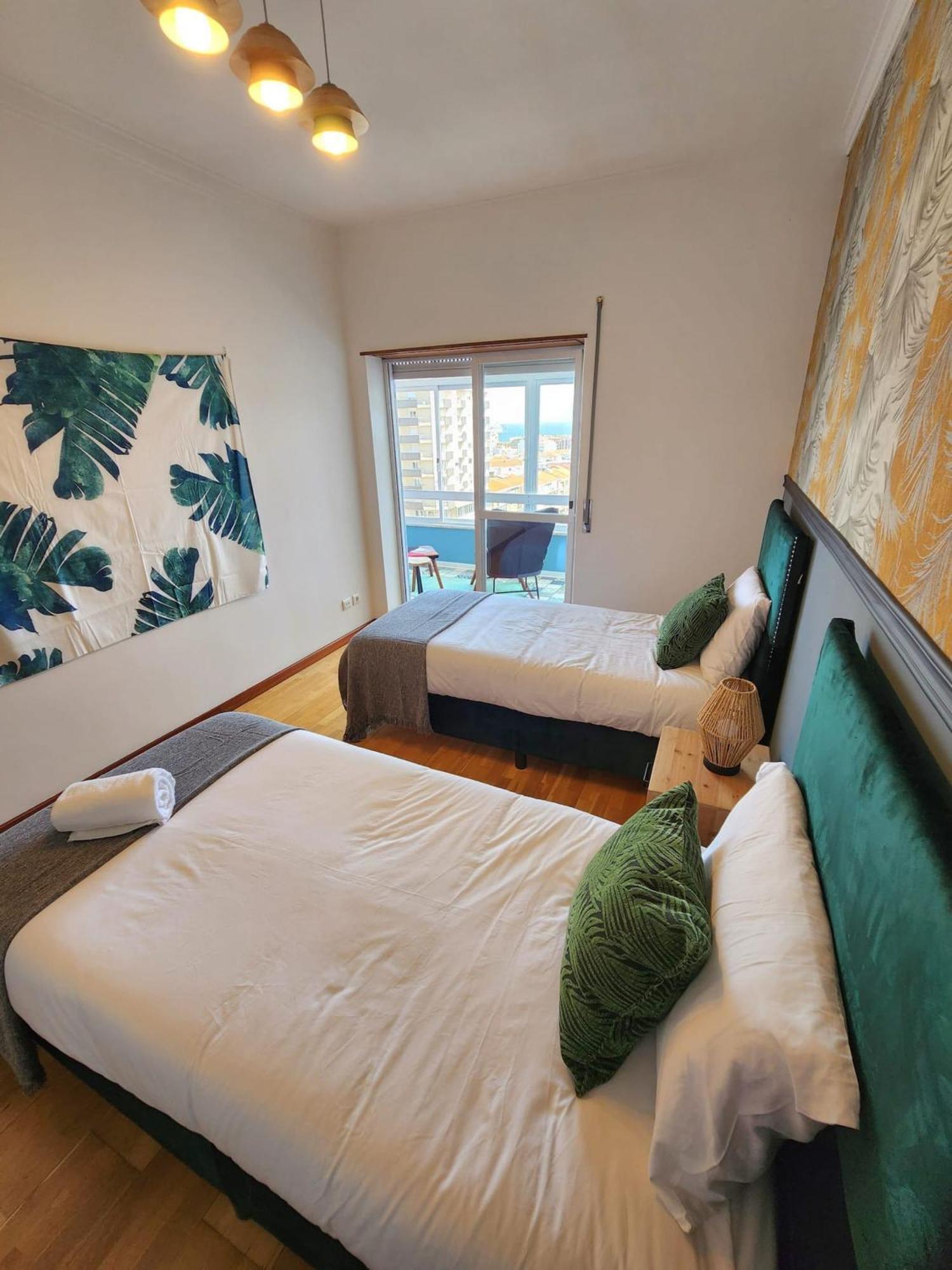 Cozy Apartment In Central Almada W Swing Chairs Dış mekan fotoğraf
