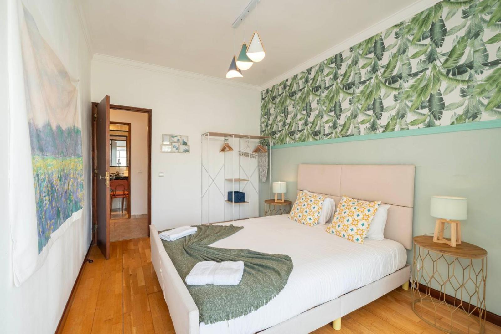 Cozy Apartment In Central Almada W Swing Chairs Dış mekan fotoğraf