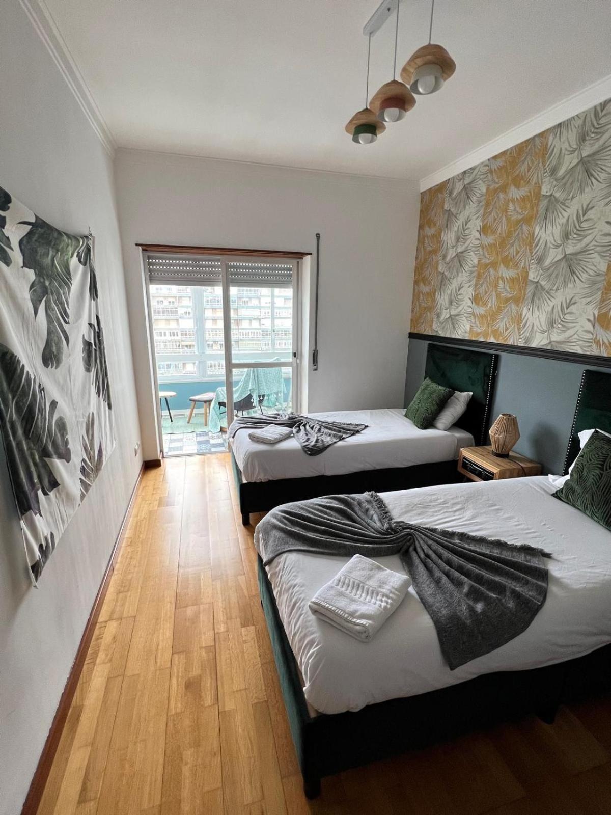 Cozy Apartment In Central Almada W Swing Chairs Dış mekan fotoğraf