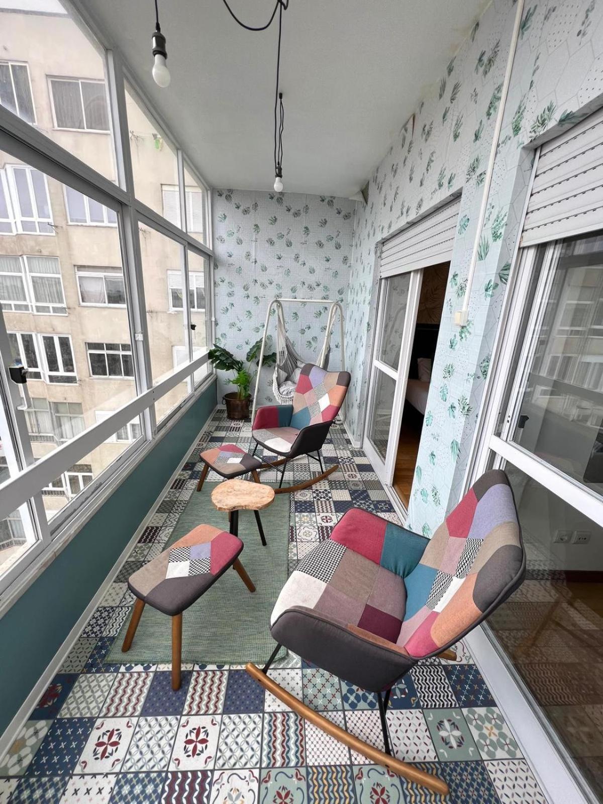 Cozy Apartment In Central Almada W Swing Chairs Dış mekan fotoğraf