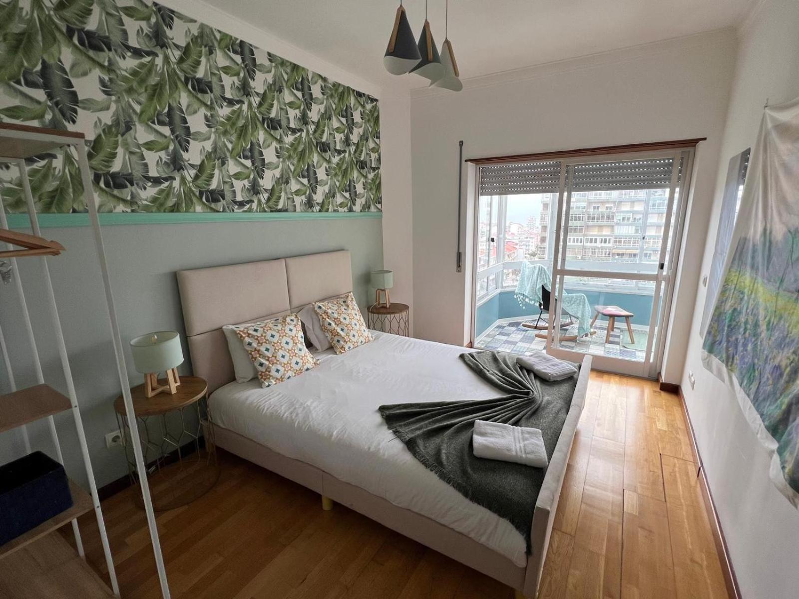 Cozy Apartment In Central Almada W Swing Chairs Dış mekan fotoğraf